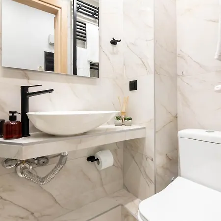 F & B Collection - 2 Bedroom Apartment