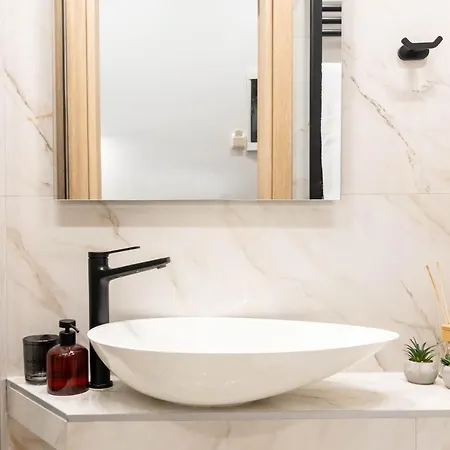 F & B Collection - 2 Bedroom سالونيك